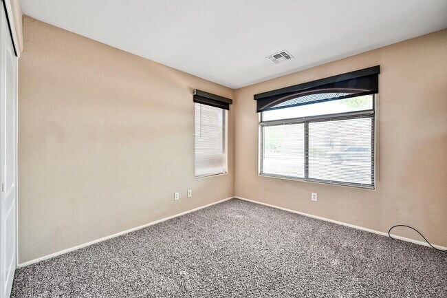 Building Photo - 8205 S 45th Ln