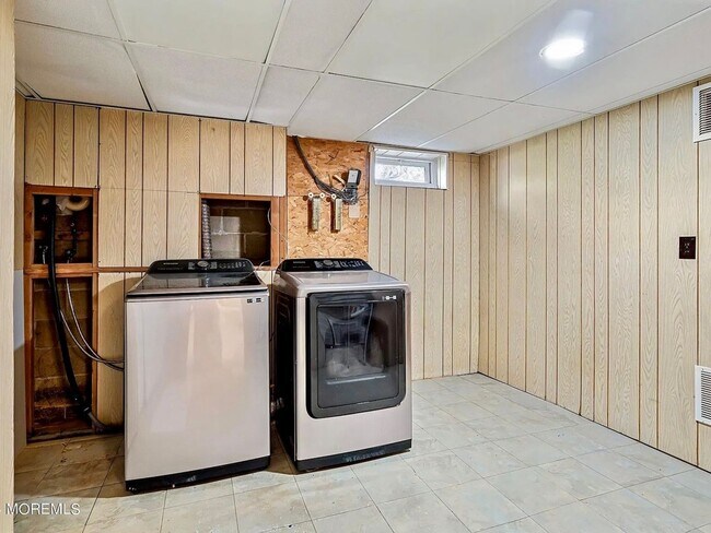 Building Photo - Charming & Cozy Ranch with Spacious Backya...