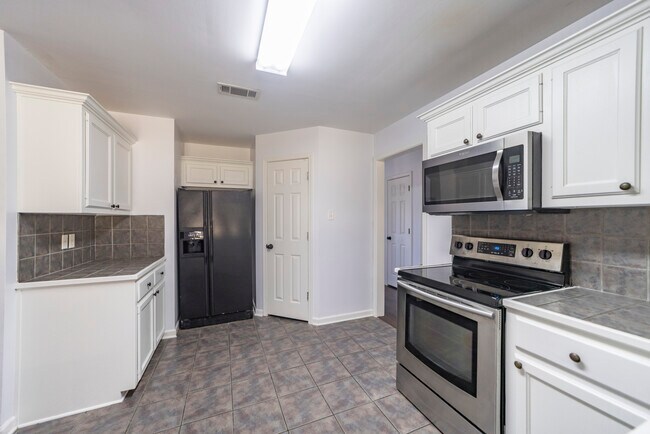 Building Photo - 35576 Melrose Ave