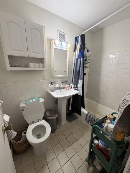 Building Photo - 803 Centre St