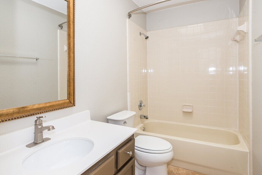 Building Photo - 3289 Avalon Dr