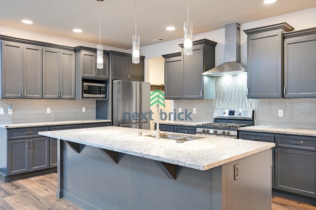 Building Photo - Stunning 3 Beds and 3 Bath Single Family with additional office space and entertainment room read...