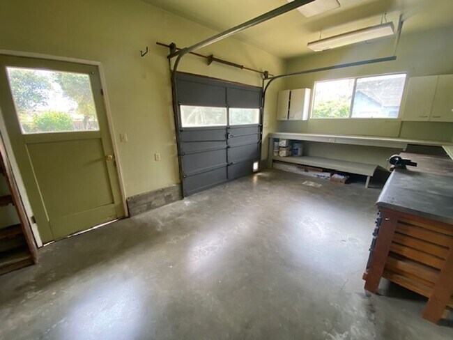 Building Photo - 11755 Tam O'Shanter Dr