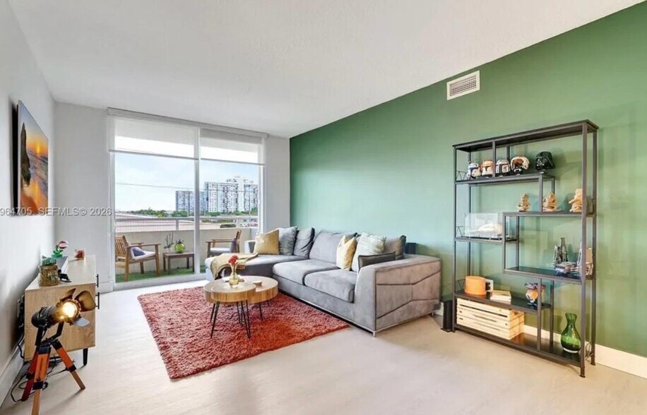 Building Photo - 18800 NE 29th Ave