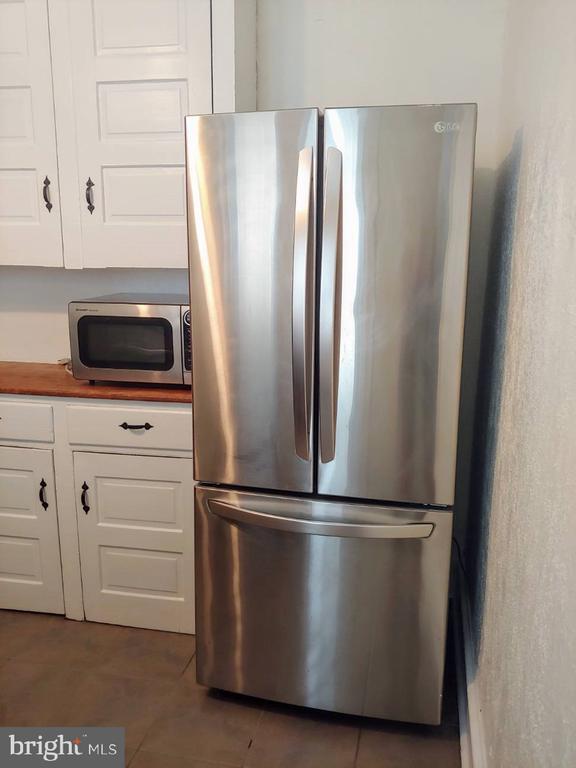 Building Photo - 351 Krams Ave