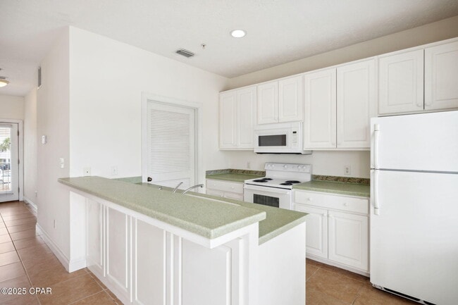 Building Photo - 214 Bonita Cir