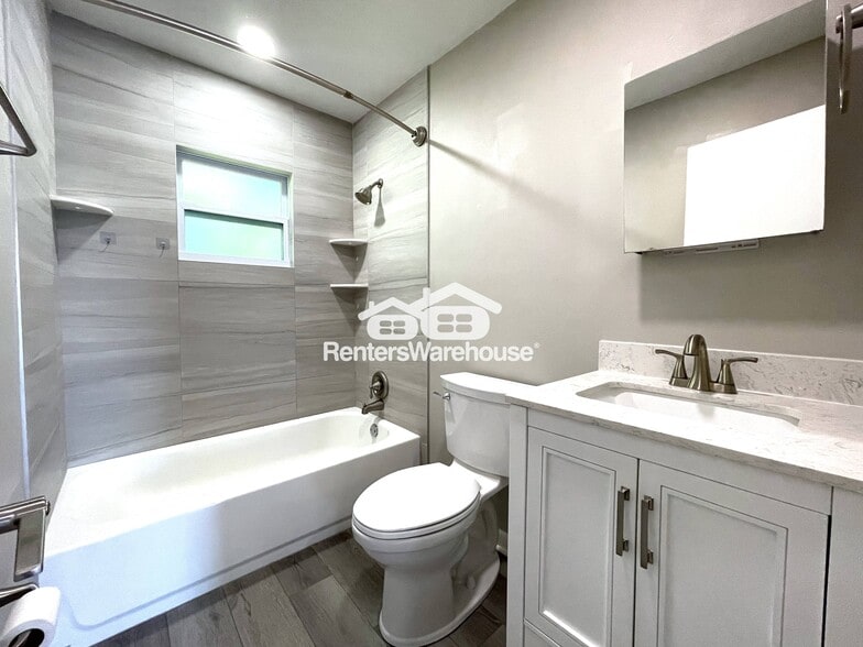 Building Photo - 310 S Arcturas Ave