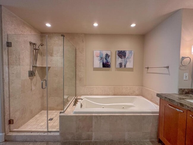 Building Photo - 5068 Scholarship