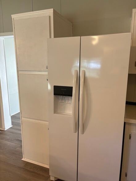 New Fridge - 102 Nina Cir