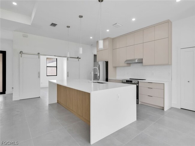 Building Photo - 6192 Kambach St