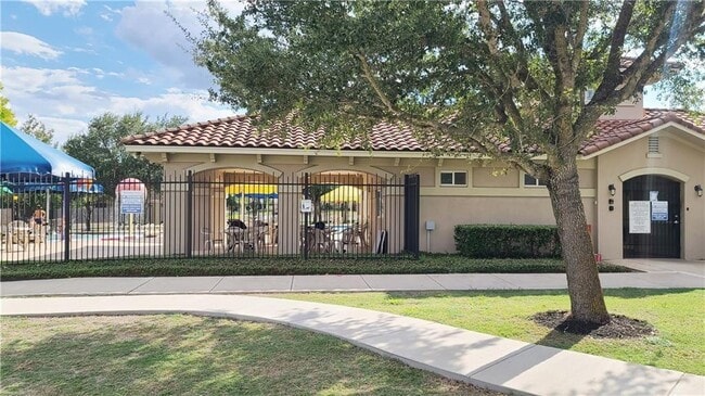 Building Photo - 534 Apricot Dr