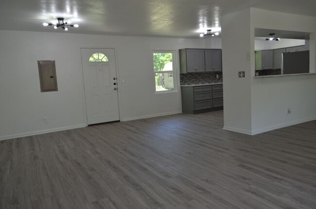 Building Photo - Call this Home!