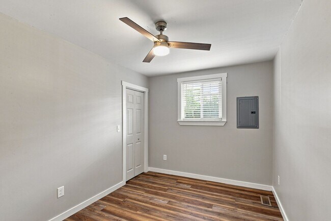 Building Photo - 714 27th Ave N