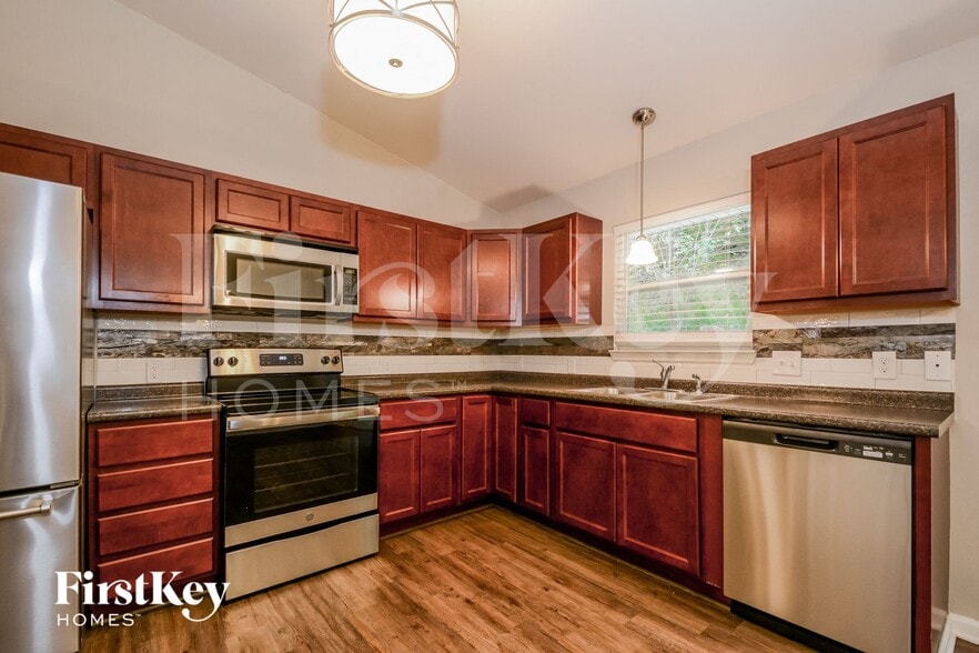 Building Photo - 1965 White Haven Dr