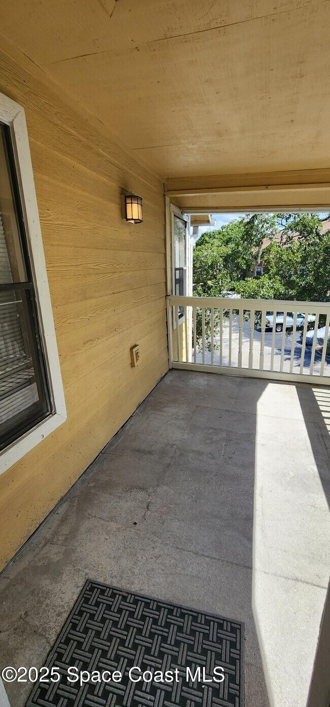 Building Photo - 225 S Tropical Trail