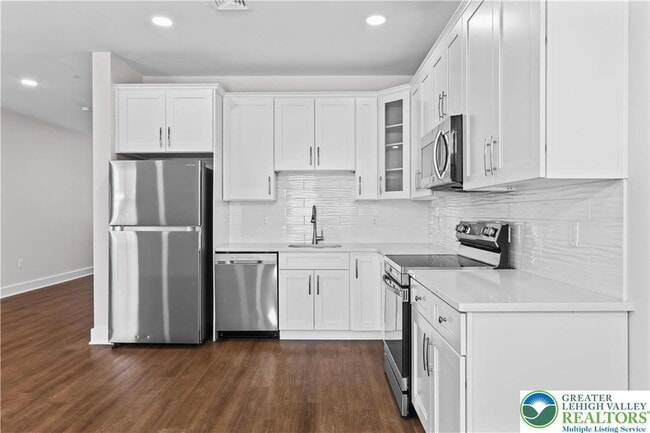 Building Photo - 1674 Best Pl