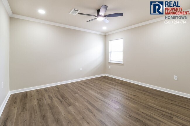 Building Photo - 1812 Sanford Dr