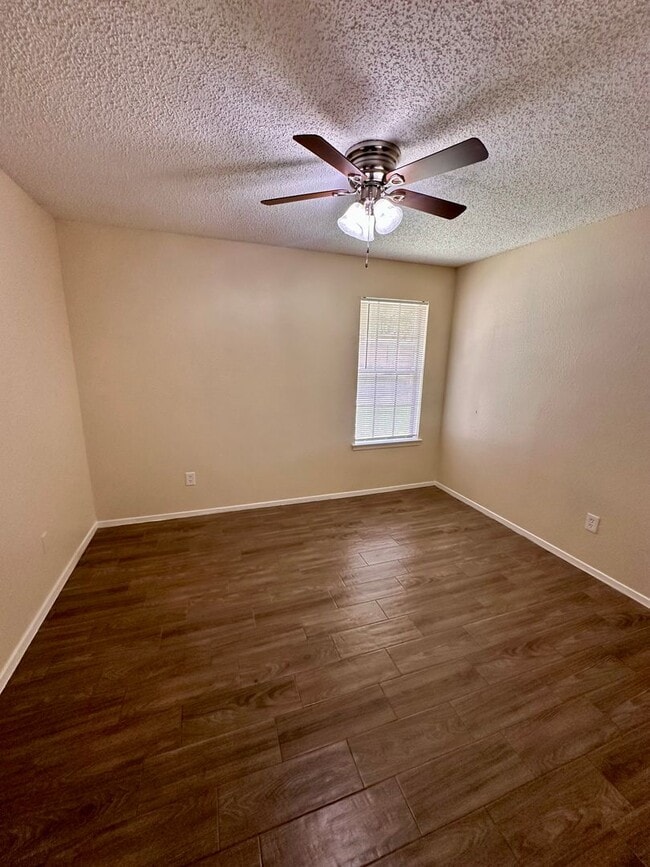 Building Photo - Arlington Duplex For Lease