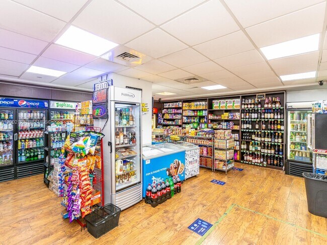 Building Photo - 1000 West Ave