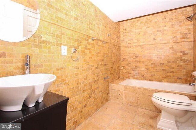 Building Photo - 2303 Essex St