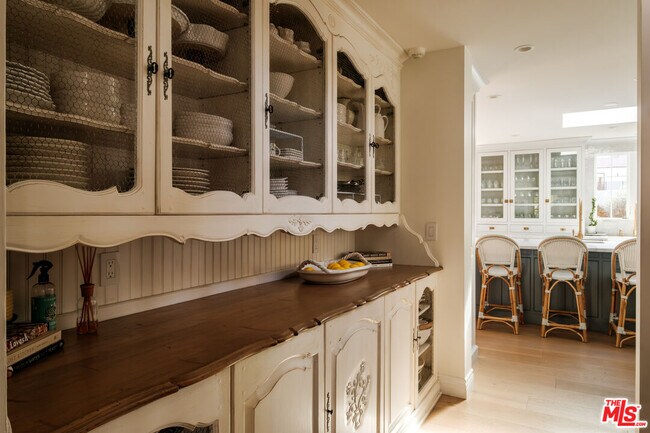 Building Photo - 18875 Pasadero Dr