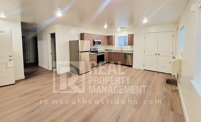 Building Photo - 3609 E Gample Ave