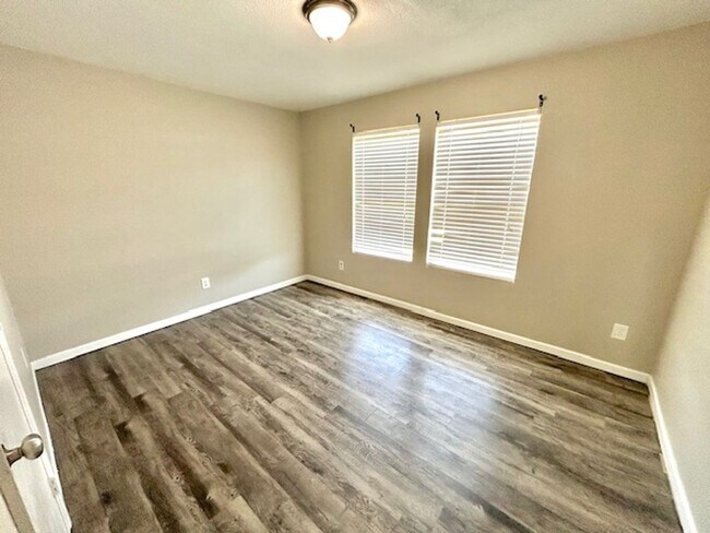 Building Photo - 228 Dormont Dr NE