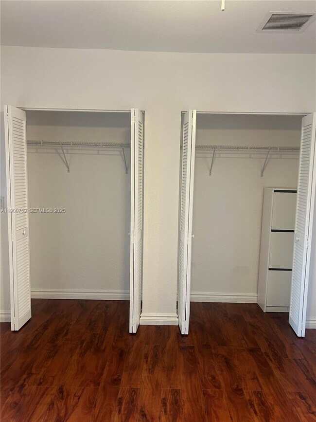 Building Photo - 3147 New York St