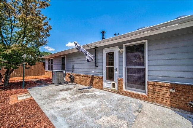 Building Photo - 215 Arbor Wy