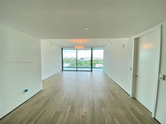 Building Photo - 10203 Collins Ave