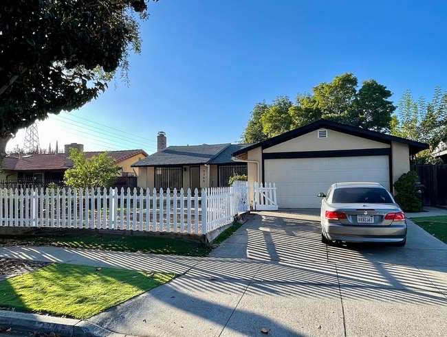 Building Photo - 2365 Fallingtree Dr