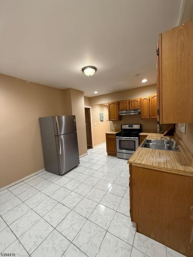 Building Photo - 389 Amherst St