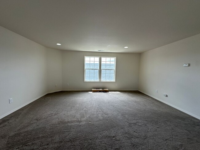 Building Photo - 3 bedroom 2.5 bath off Rd 100