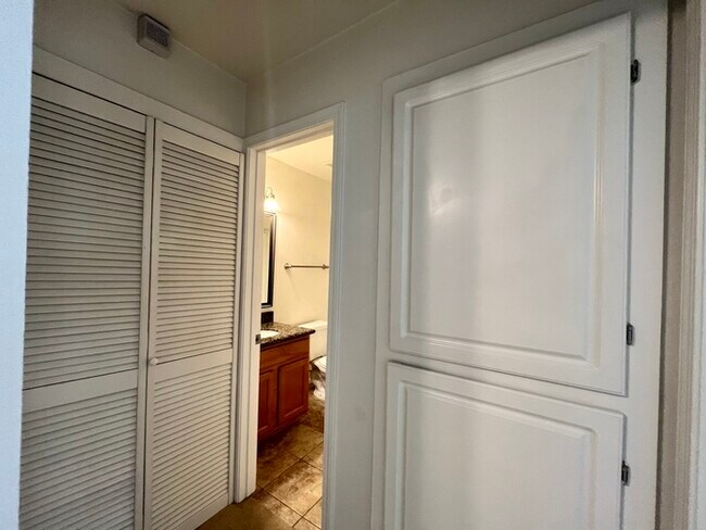 Building Photo - Charming 1 bedroom, 1 bathroom condo in Sacramento