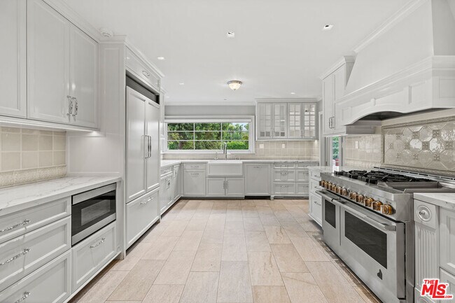 Building Photo - 710 Alta Dr