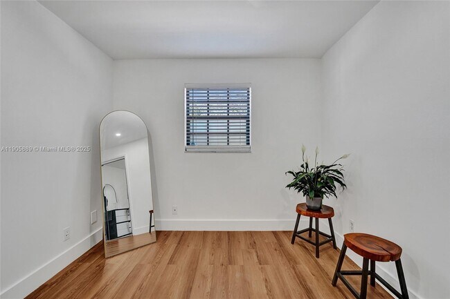 Building Photo - 815 NE 28th St