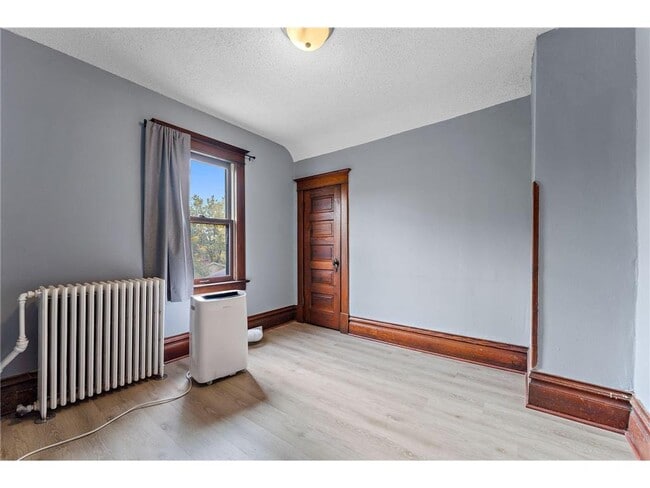 Building Photo - 882 Aurora Ave