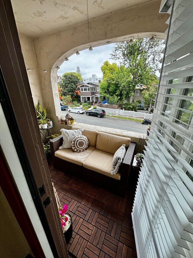 Building Photo - Large 1 bedroom 1 bath located in Golden Hill