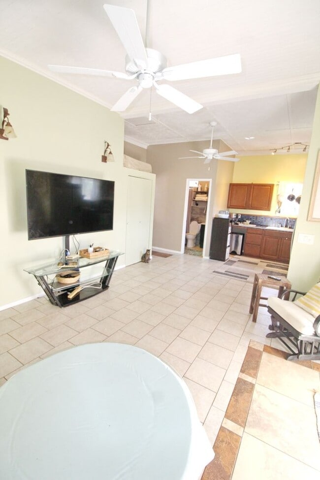 Building Photo - Remodeled Furnished 2 bed / 2 Bath Ohana in Waiehu - Includes Most Utilities