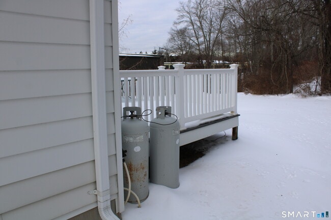 Building Photo - 14 Knollwood Dr