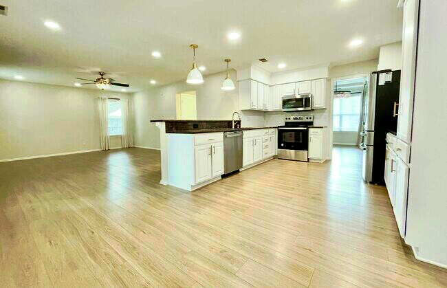 Building Photo - 6207 Oaken Gate Dr S