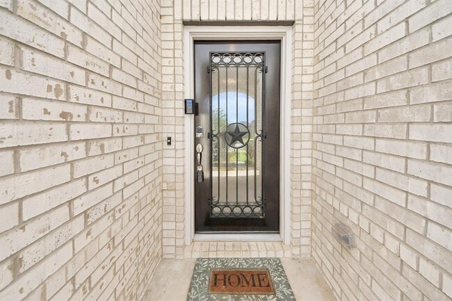 Building Photo - 8034 Royal Palm Dr