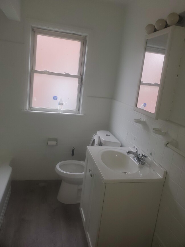 Building Photo - 12840 Grandmont Ave