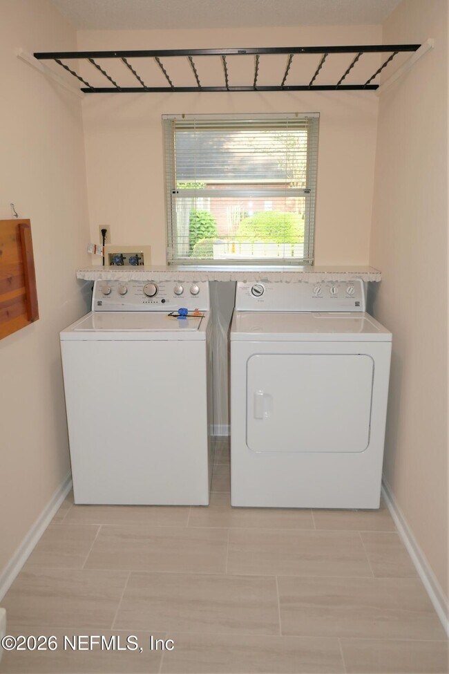 Building Photo - 10996 Raley Creek Dr S