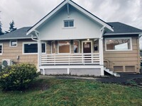 Building Photo - Updated 1910 Craftsman home in North Everett