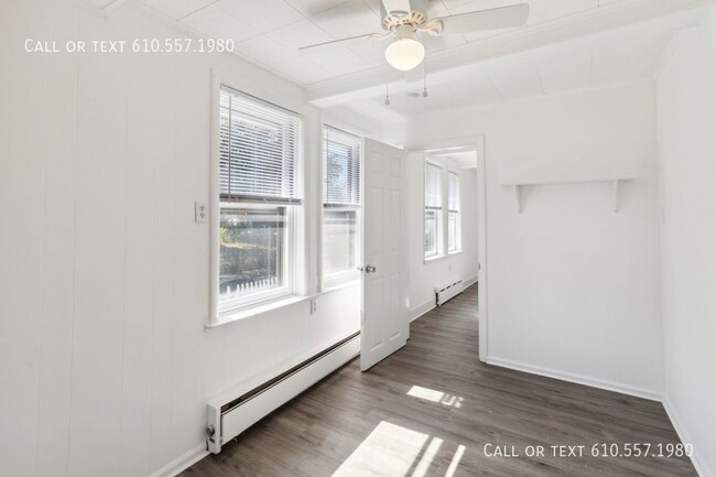 Building Photo - Spacious 1 Bedroom + Den First Floor Apart...