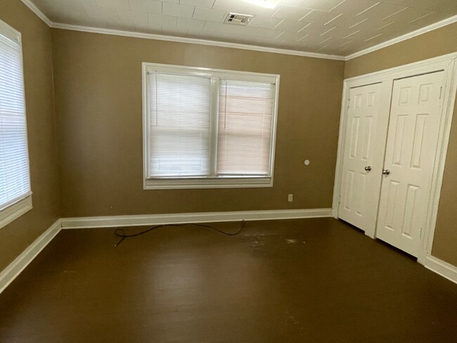 Building Photo - 120 W Foch St