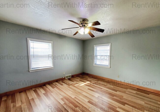 Building Photo - 1112-1114 Byron Ave