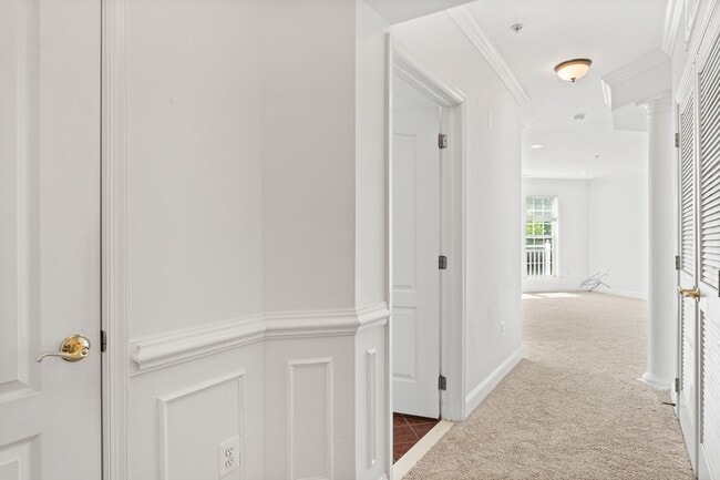 Building Photo - 1002 Elmcroft Blvd
