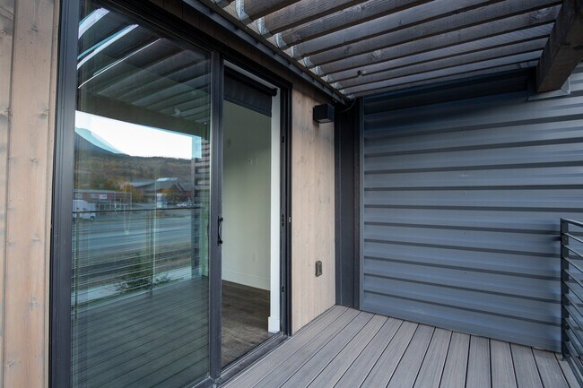 Building Photo - 930 Blue River Pkwy